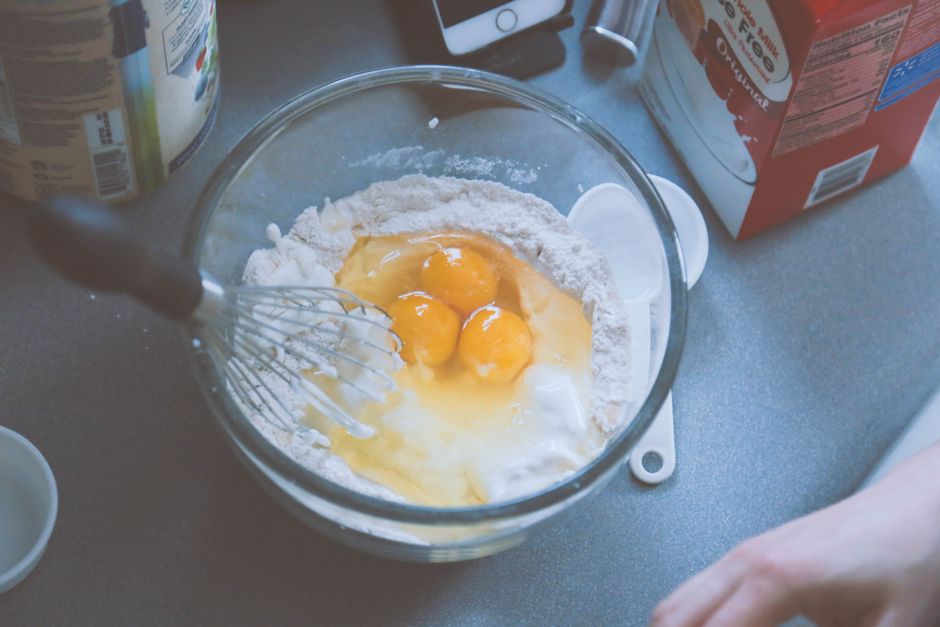How Do I Make a Make-Ahead Breakfast Casserole for a Crowd?